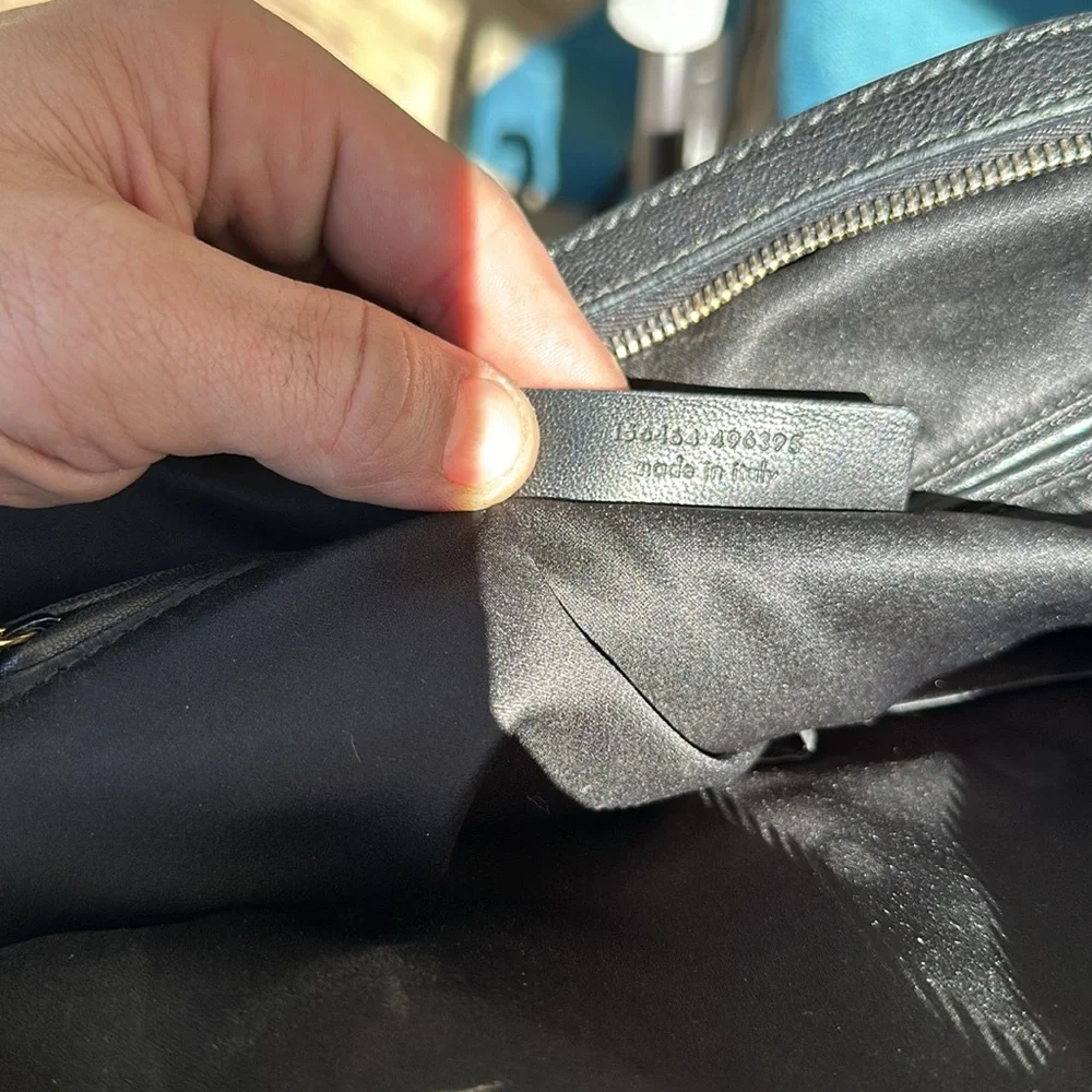 Black leather Yves Saint Laurent purse excellent condition - Picture 11 of 12